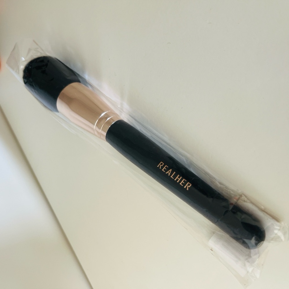 RealHer "Love What You Do" Vegan Brush (powder) - New, Never Used